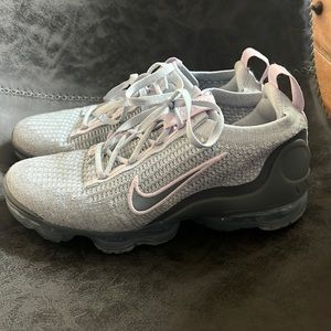 Lightly used Nike Kids' Grade School Air VaporMax 2020 Flyknit Shoes.